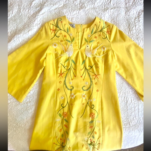 Darling Vintage 🌼🕊️ embroidered daisy dove yellow maxi dress by Emporium - Picture 7 of 14